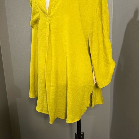 No Frills Chartreuse Green Rayon Blend Vneck Roll Tab Sleeve Top - Picture 7 of 11
